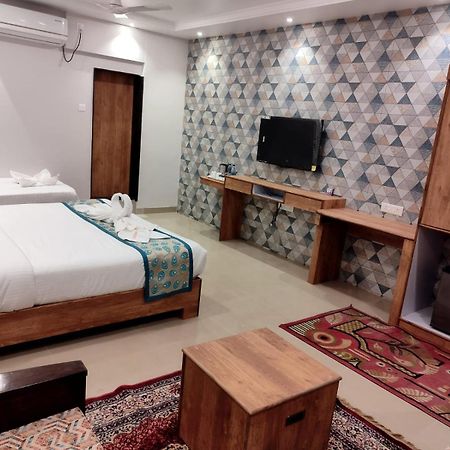 Boshan Hotels Mapusa Extérieur photo