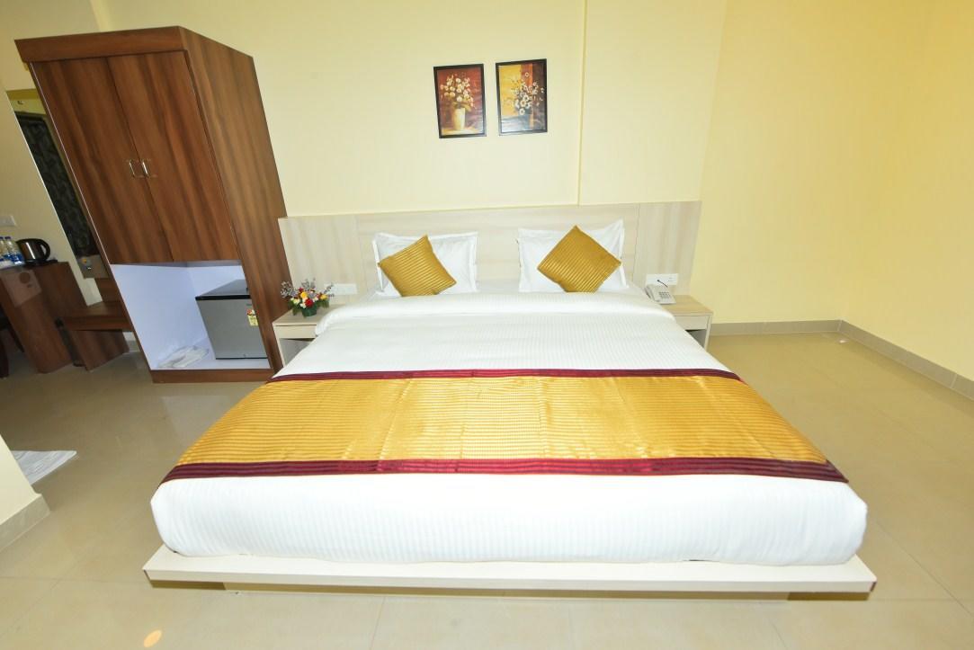 Boshan Hotels Mapusa Extérieur photo
