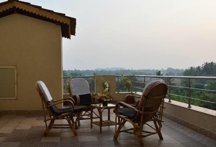 Boshan Hotels Mapusa Extérieur photo